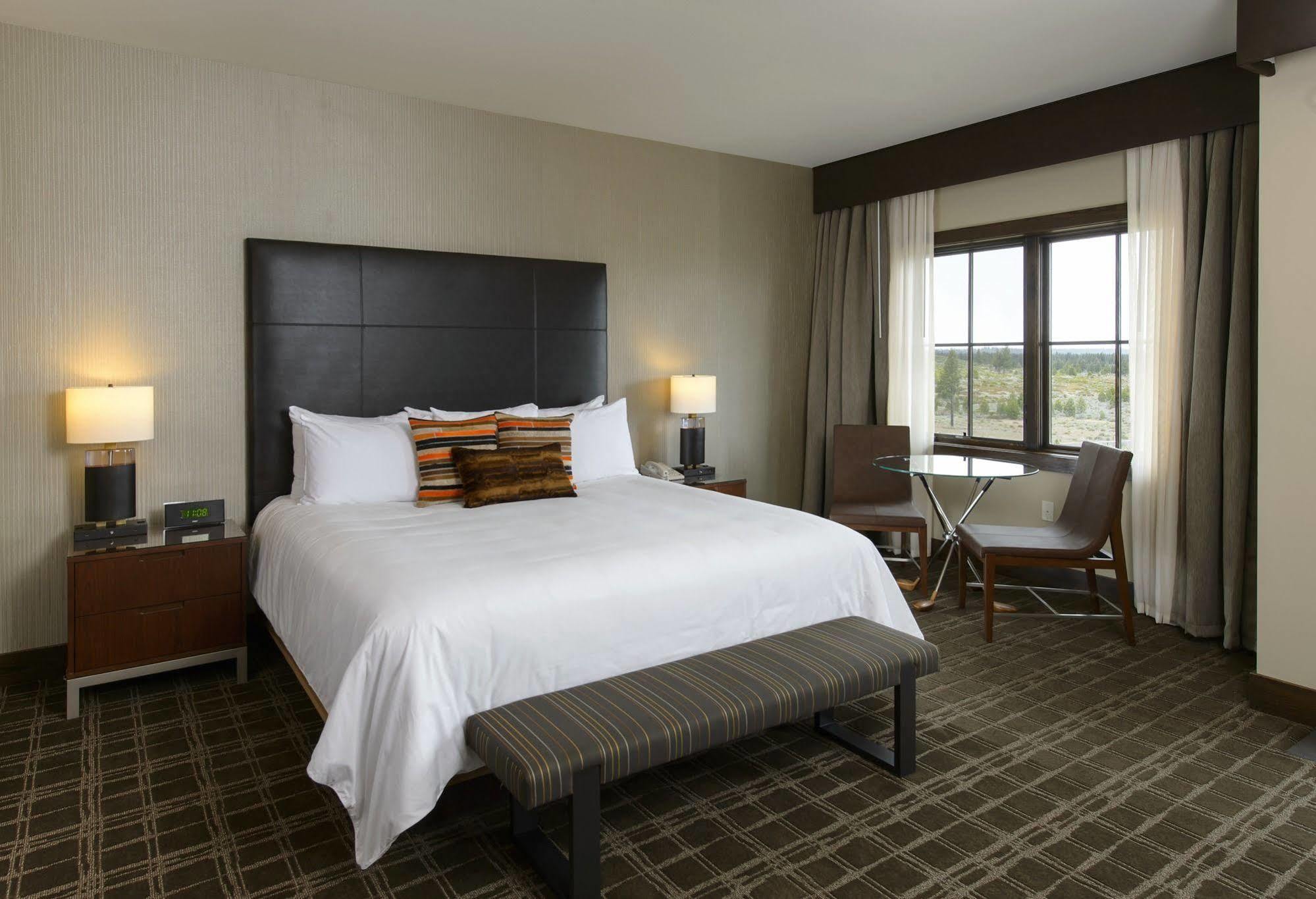 Tetherow Hotel Deschutes River Woods ภายนอก รูปภาพ